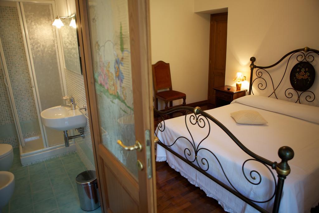 Hotel Agriturismo La Rocca Marsia Zimmer foto
